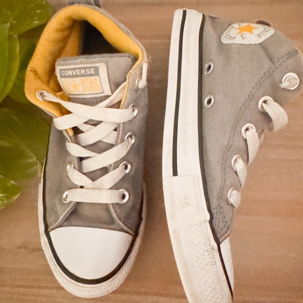 Converse Kids Gray and White Canvas Sneakers size 2
